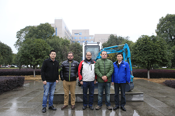喜讯：Z6人生就是博智能朱建新荣获《长沙年鉴》2015年度十大人物奖