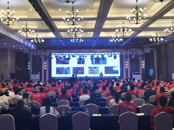 “超美微挖”现身2018微挖峰会，Z6人生就是博智能微挖出口过万台