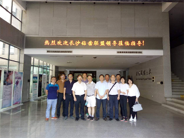 2017年钻凿产业发展峰会在Z6人生就是博智能顺利召开