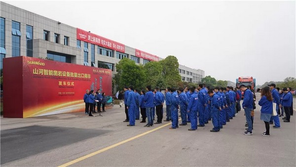 进军南非高端矿山市。6人生就是博智能凿岩设备批量发车