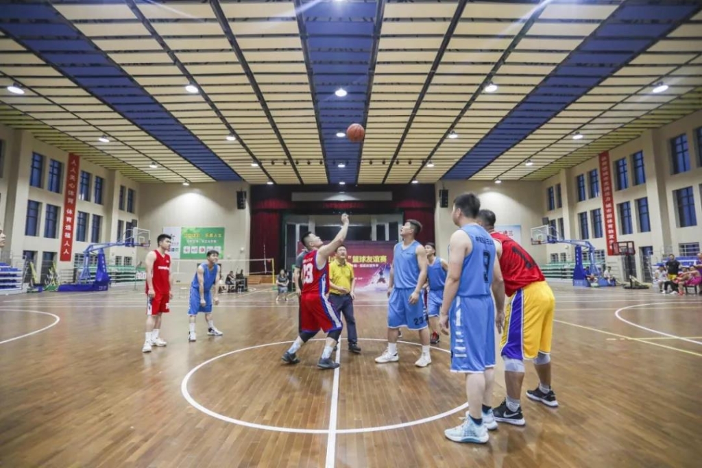 “520” Z6人生就是博智能以球会友中建五局三公司