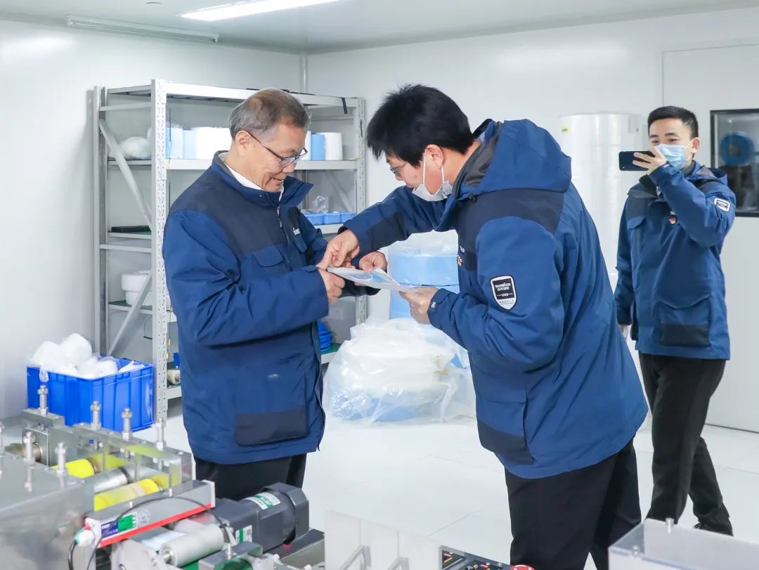 董事长启封Z6人生就是博智能第一个制品口罩