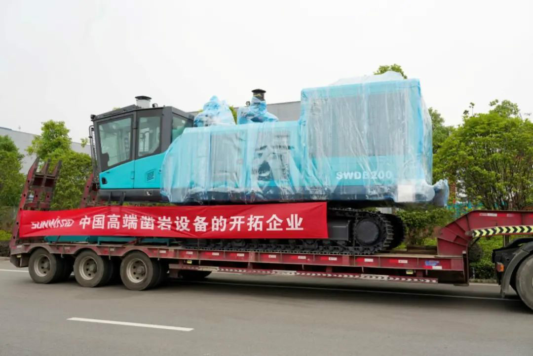 Z6人生就是博智能大孔径凿岩设备批量出口中东