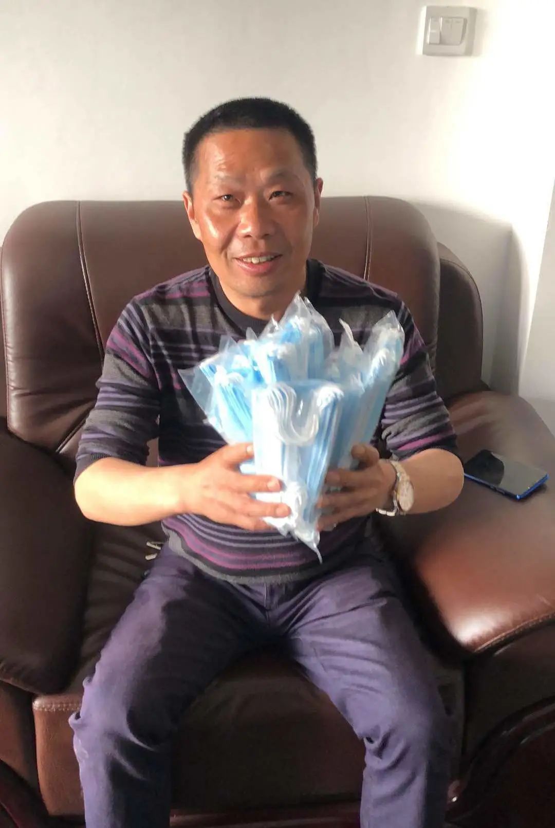 Z6人生就是博智能首批10万只自产口罩发放客户