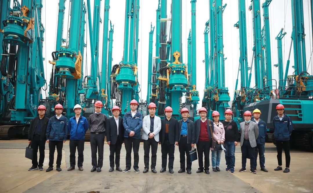 省工信行业事务中心杨卫华副主任一行光临Z6人生就是博智能调研