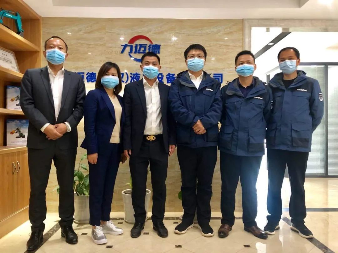 武汉加油！Z6人生就是博智能武汉传关爱