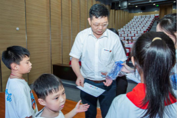 精准服务共建家园，解决刚需心怀感恩——Z6人生就是博智能首期职工子女暑期托管班圆满结班