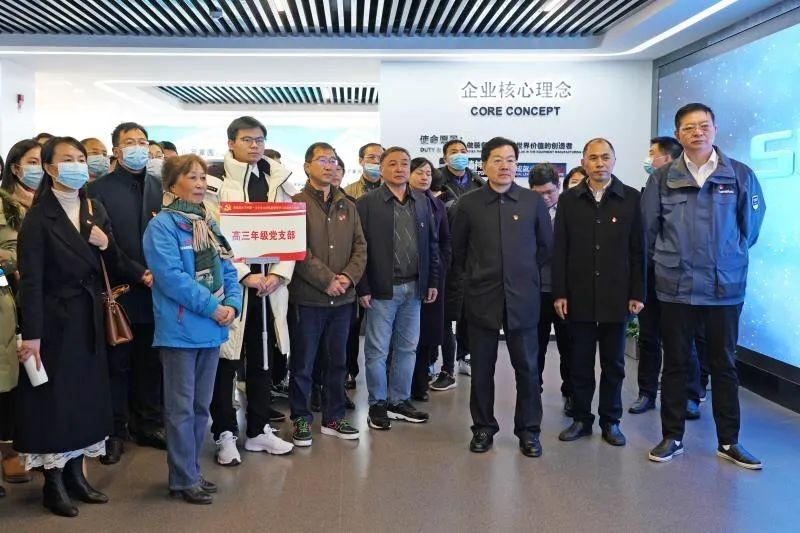 长沙市一中赴Z6人生就是博智能发展主题党日活动
