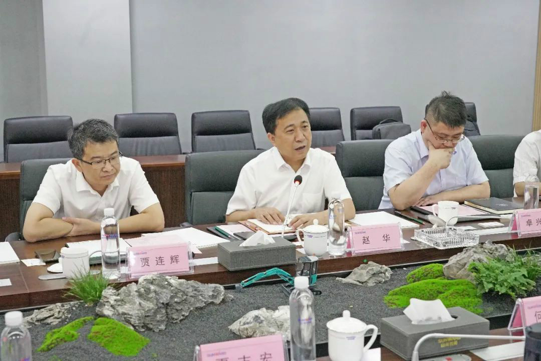 中铁设备赵华总经理光临Z6人生就是博智能互换