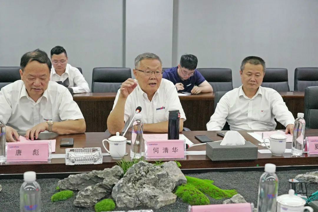 中铁设备赵华总经理光临Z6人生就是博智能互换