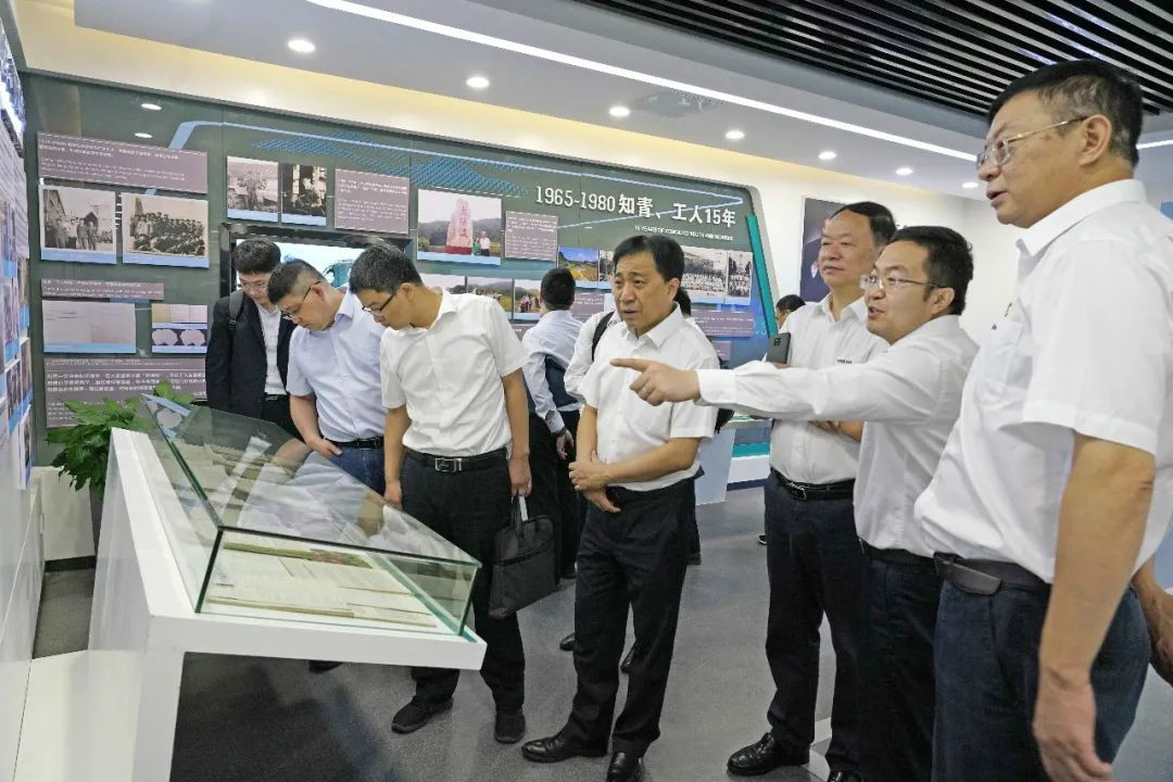 中铁设备赵华总经理光临Z6人生就是博智能互换