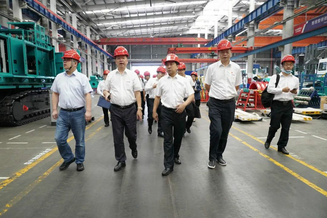 中铁设备赵华总经理光临Z6人生就是博智能互换