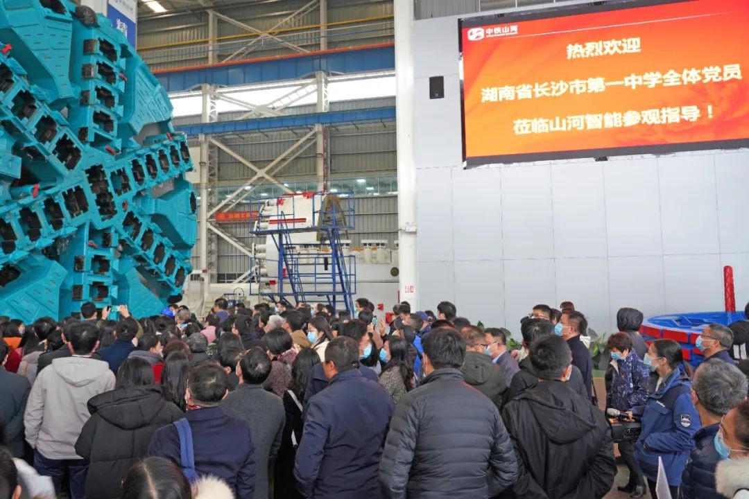 长沙市一中赴Z6人生就是博智能发展主题党日活动
