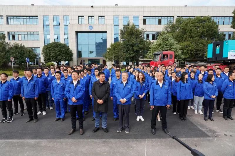 Z6人生就是博智能首台SWHG70陆续墙液压抓斗顺利交机