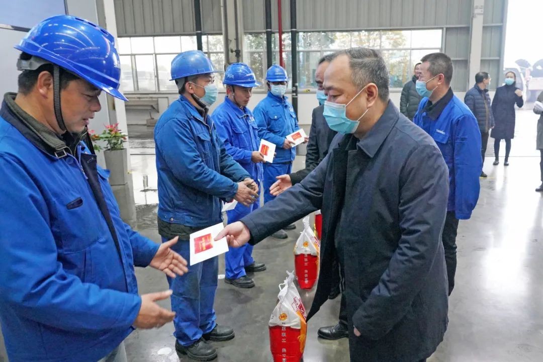 张庆红慰问Z6人生就是博智能难题党员