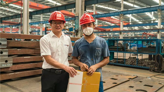 万力集团“送清冷”活动，慰问一线员工
