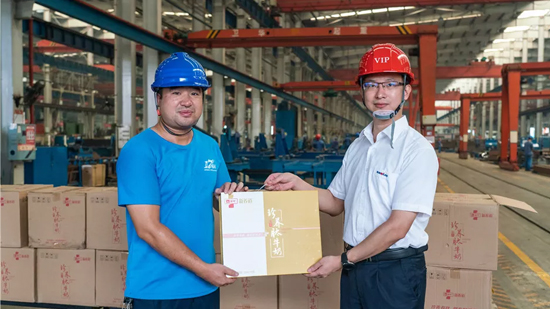 万力集团“送清冷”活动，慰问一线员工