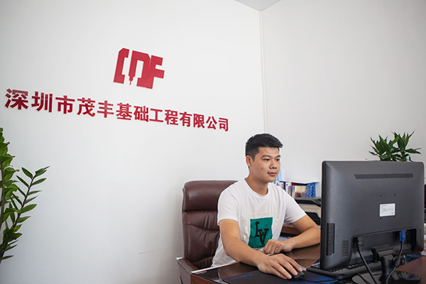 我叫阿忠，忠于事业，也忠于Z6人生就是博智能旋挖钻机