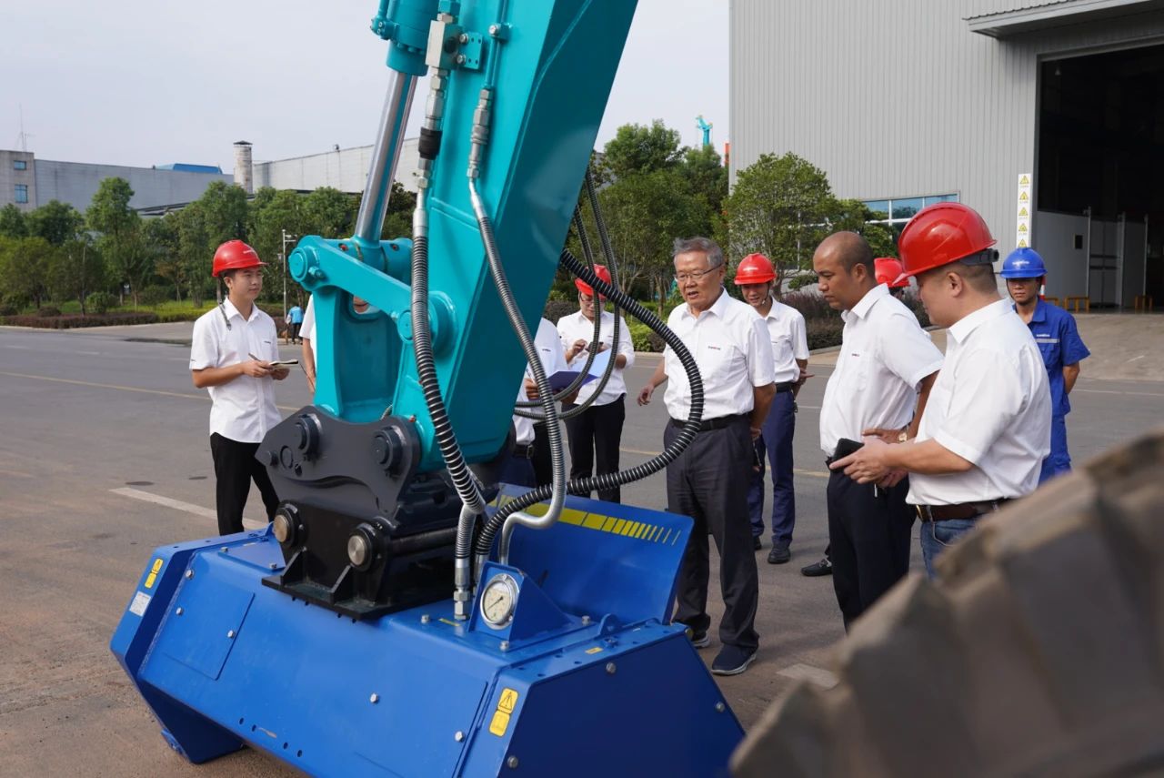 国内首台！Z6人生就是博智能15吨级轮履两用开带机成功下线