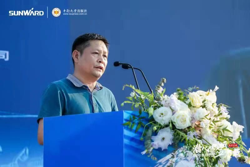 《何清华潜心理械五十年》新书颁布，背后还有这些故事