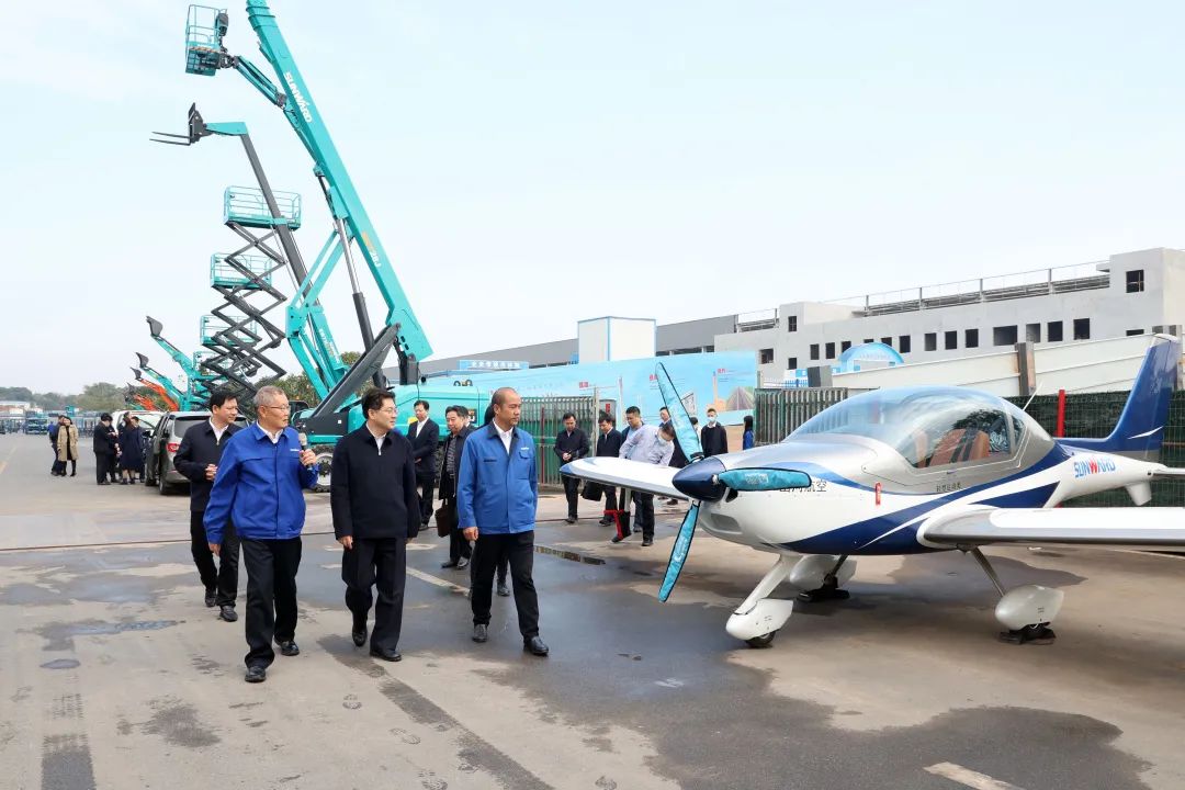 湖南省副省长隋忠诚调研Z6人生就是博智能