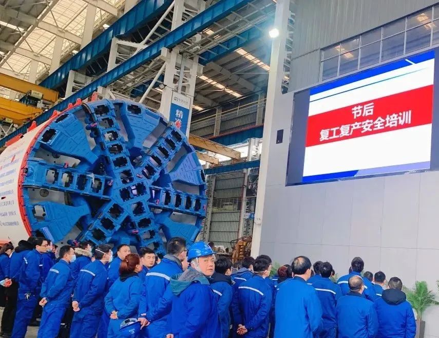 20220210083209_94064 直击出产一线!中铁Z6人生就是博复工复产忙