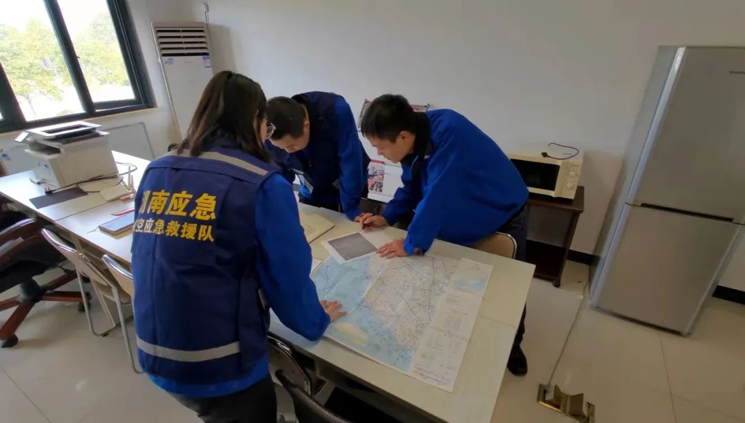 火情就是号令！湖南航空应急接济队Z6人生就是博机组展示“Z6人生就是博快率”
