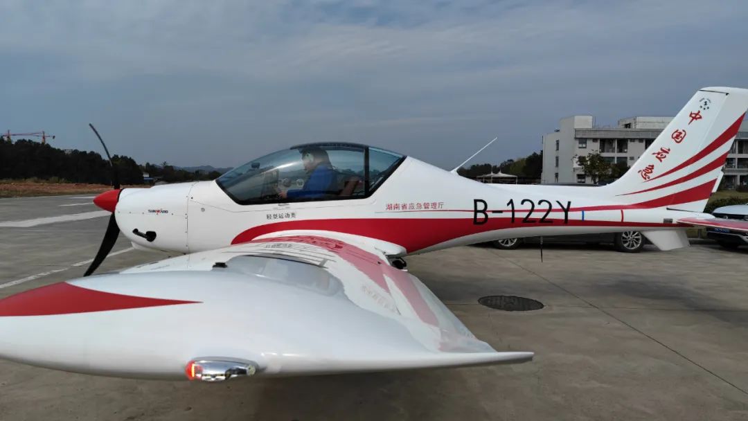 火情就是号令！湖南航空应急接济队Z6人生就是博机组展示“Z6人生就是博快率”