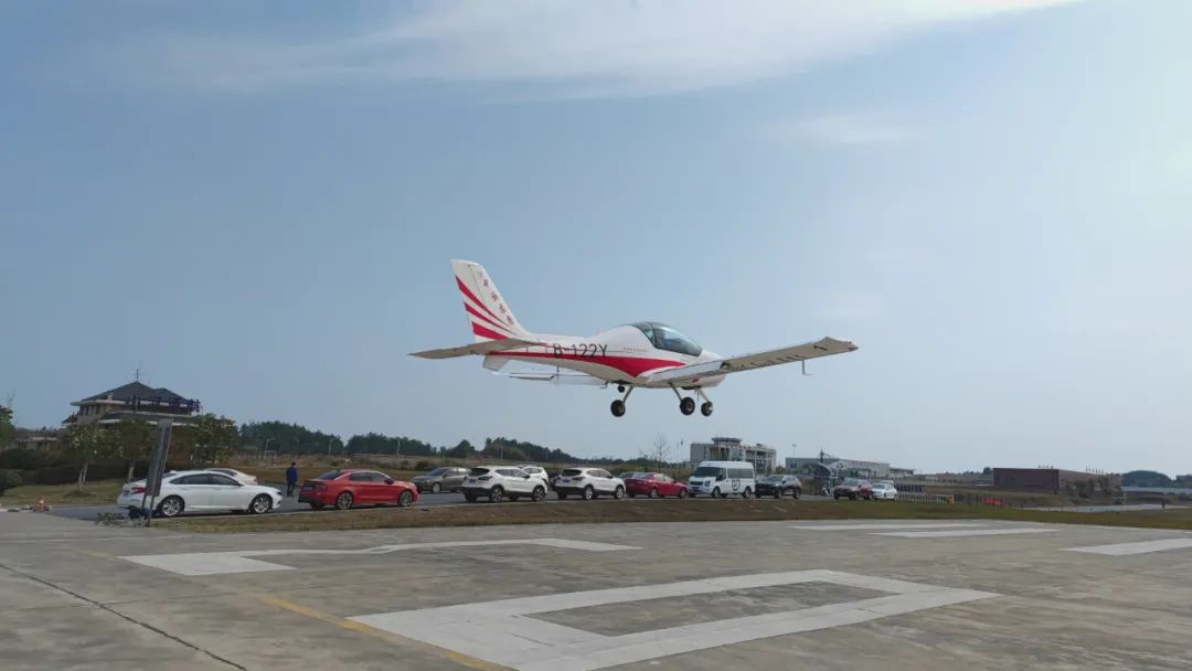 火情就是号令！湖南航空应急接济队Z6人生就是博机组展示“Z6人生就是博快率”