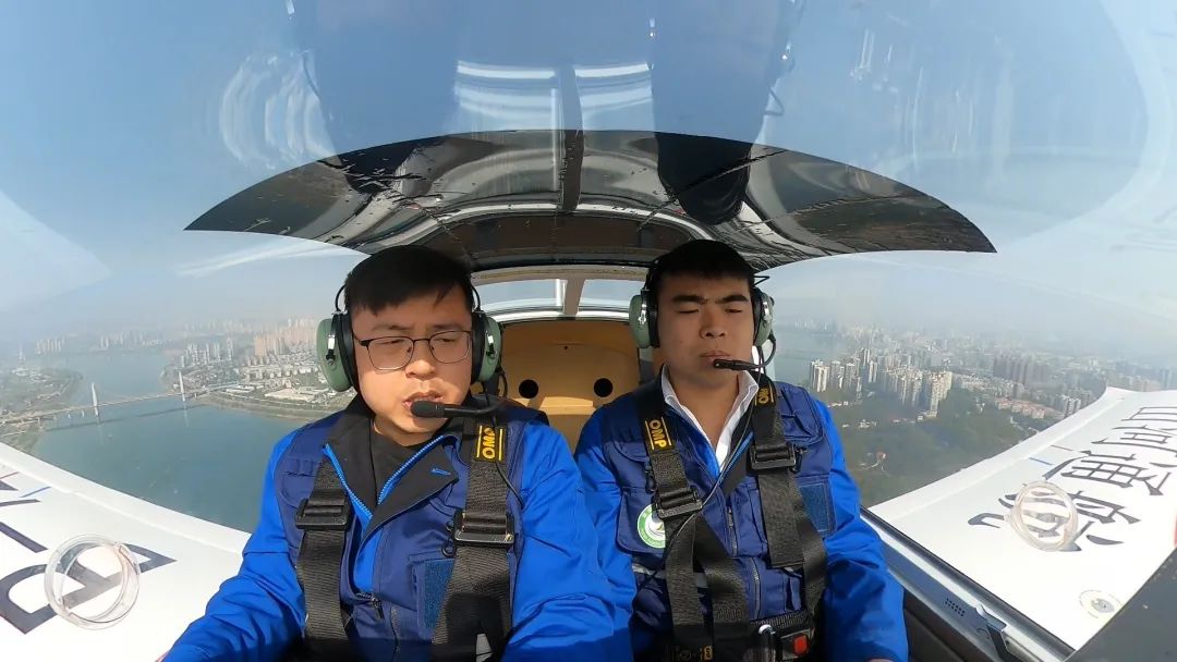 20220322094502_29878 空位协同显技巧!湖南航空应急接济队Z6人生就是博机组发展特情措置应急演练
