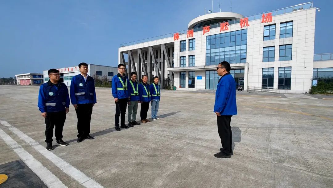 20220322094703_13932 空位协同显技巧!湖南航空应急接济队Z6人生就是博机组发展特情措置应急演练