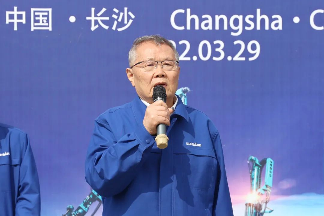 征战全球市。6人生就是博智能凿岩设备批量发货