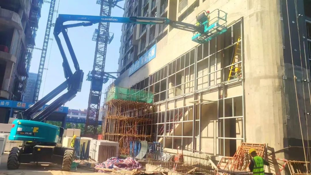 正式“上岗”！Z6人生就是博智能首台电动曲臂式高空作业平台入驻华南市场