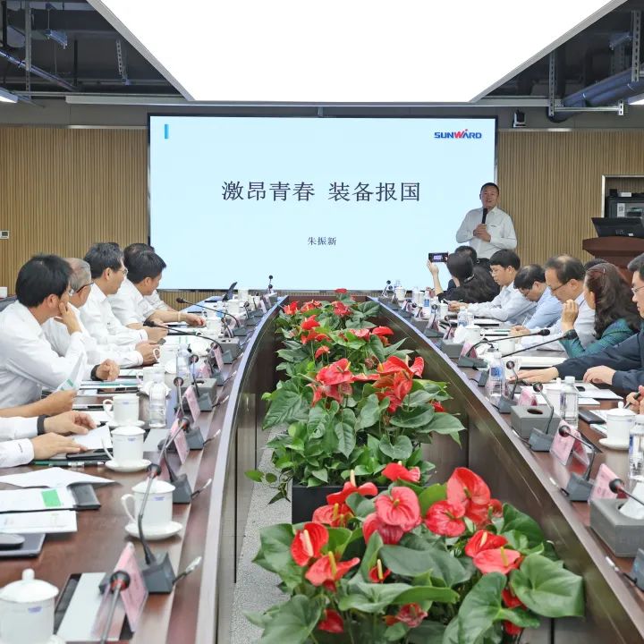 20220518092802_41882 深入产学研合作!中南大学堂长、中国工程院院士田红旗率团造访Z6人生就是博智能