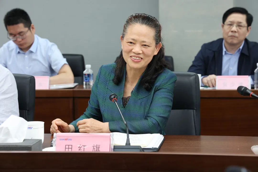 20220518092833_29310 深入产学研合作!中南大学堂长、中国工程院院士田红旗率团造访Z6人生就是博智能