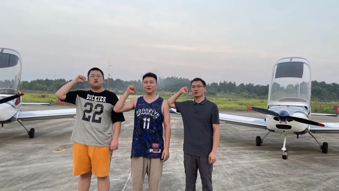 冲上云霄！湖南Z6人生就是博通航学员成功单飞