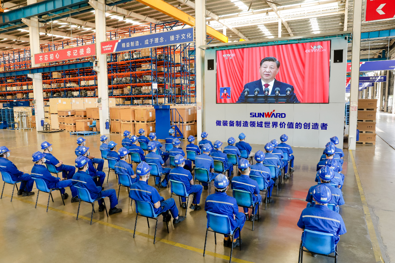 20221018094133_93144 振奋人心!Z6人生就是博智能党员干部集中收看党的二十大开幕会盛况