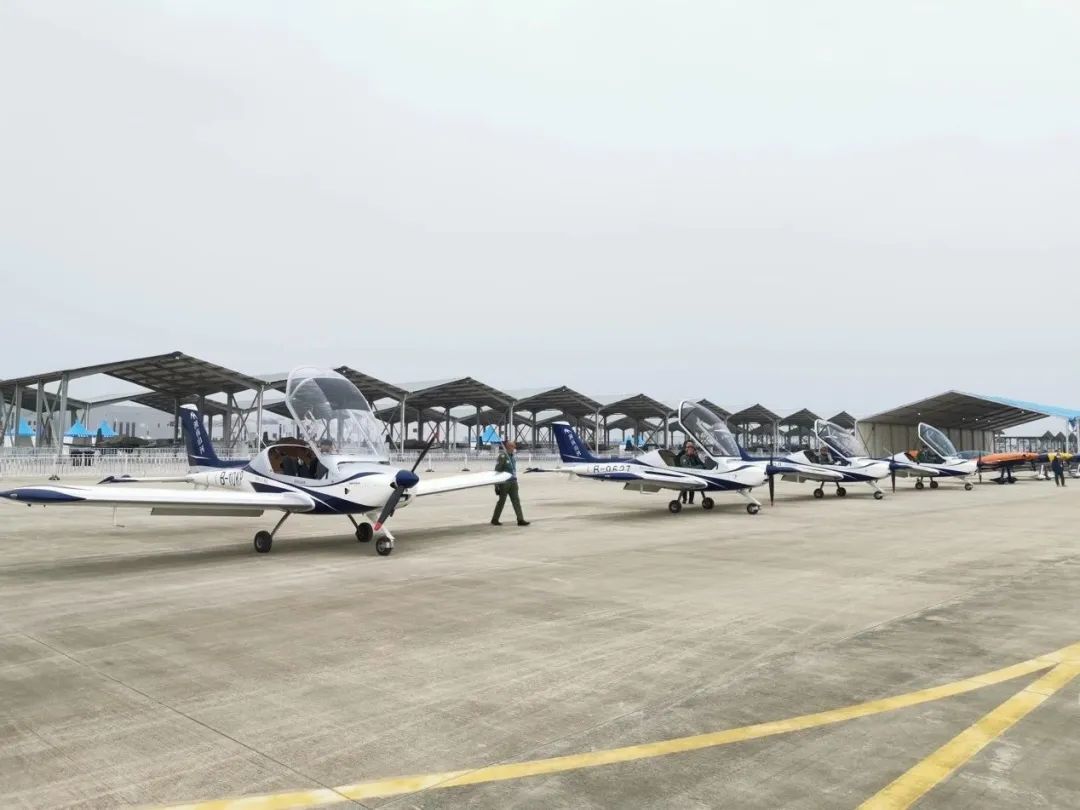 20221129091108_36417 逆势飞舞!Z6人生就是博航空携手合作同伴亮相2022南昌飞行大会