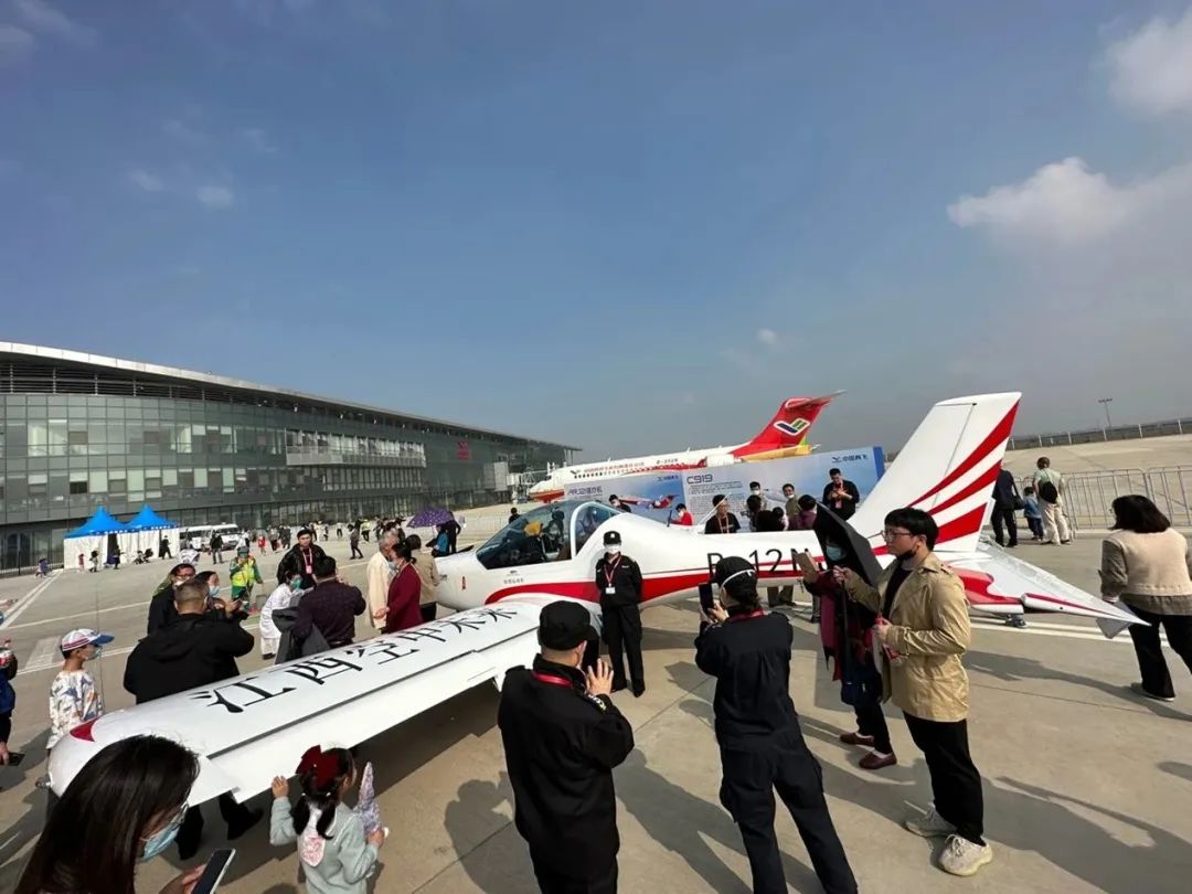 20221129091311_66602 逆势飞舞!Z6人生就是博航空携手合作同伴亮相2022南昌飞行大会