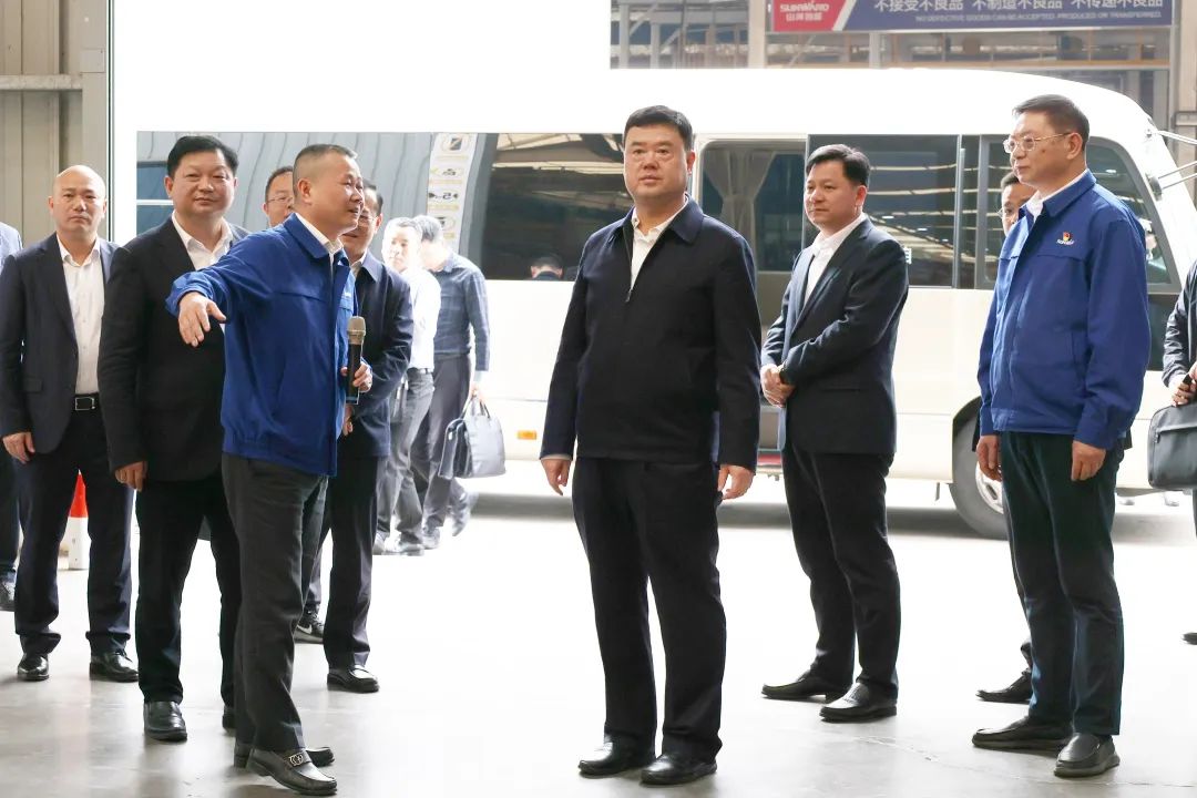 20230414105529_75646 湖南省委政法委书记魏建锋调研Z6人生就是博智能