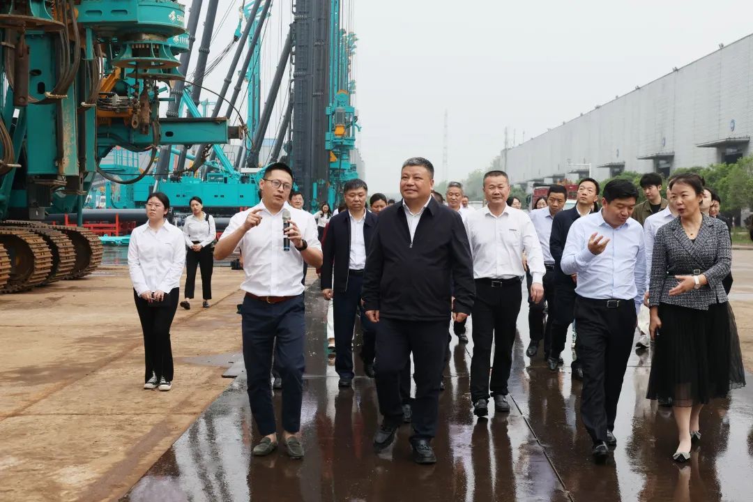 20230417085406_95678 长沙市政协主席陈刚调研Z6人生就是博智能
