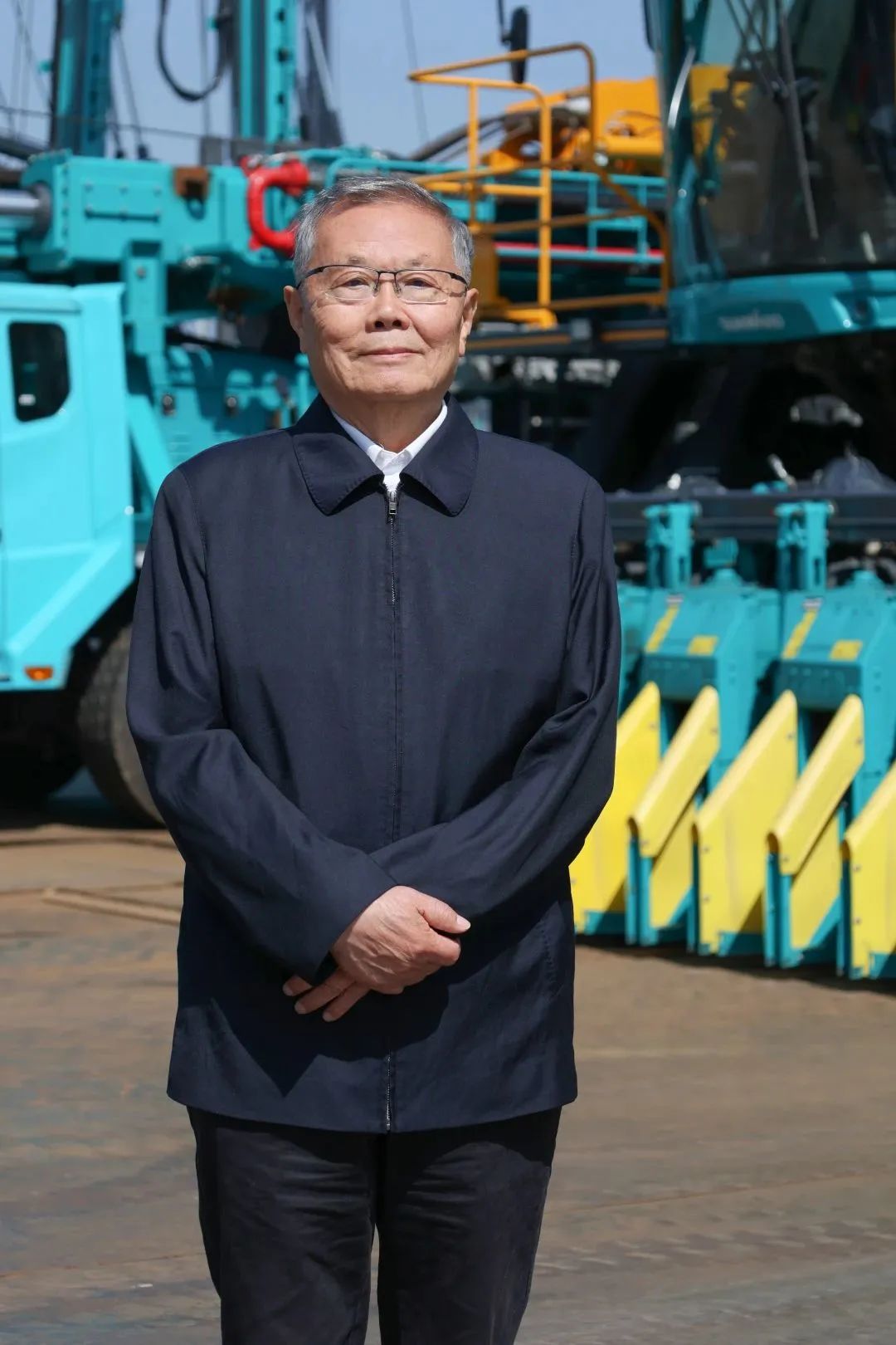 20230428091653_91930 何清华获颁“2021-2022年度全国优良企业家”