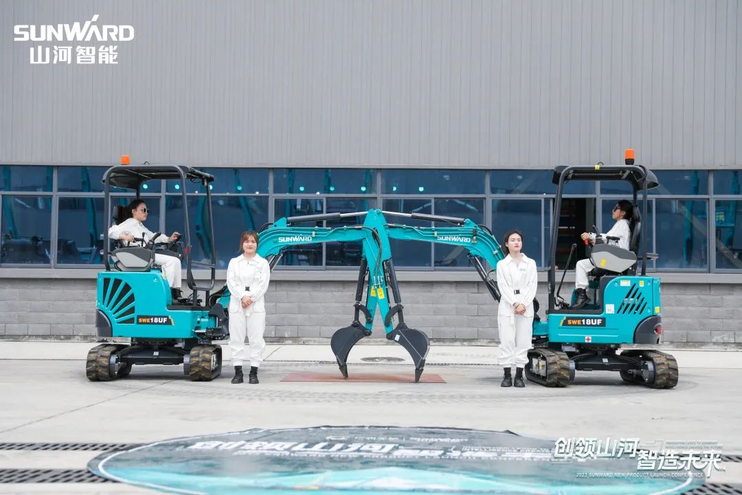 20230517084304_42601 精品出击、互动不休!Z6人生就是博智能F系列挖掘机闪灼长沙展
