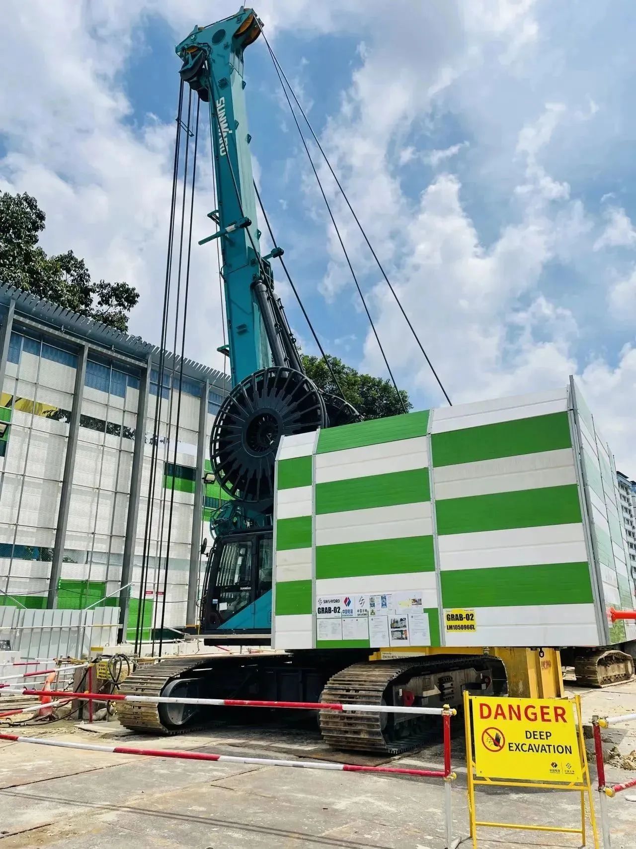 20230810175015_94185 助力国内国际沉大工程!Z6人生就是博智能液压抓斗实力“出圈”