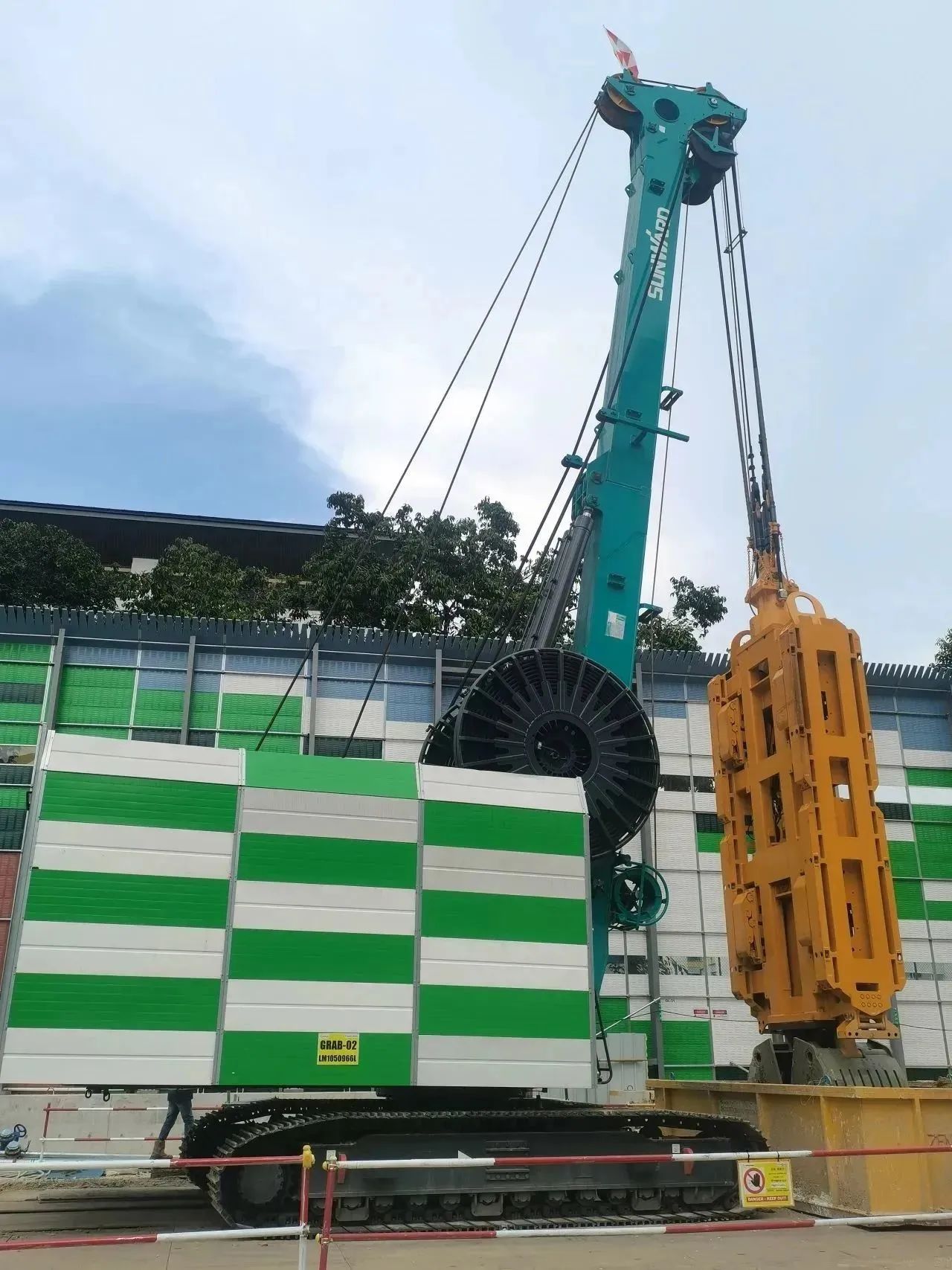 20230810175022_80541 助力国内国际沉大工程!Z6人生就是博智能液压抓斗实力“出圈”