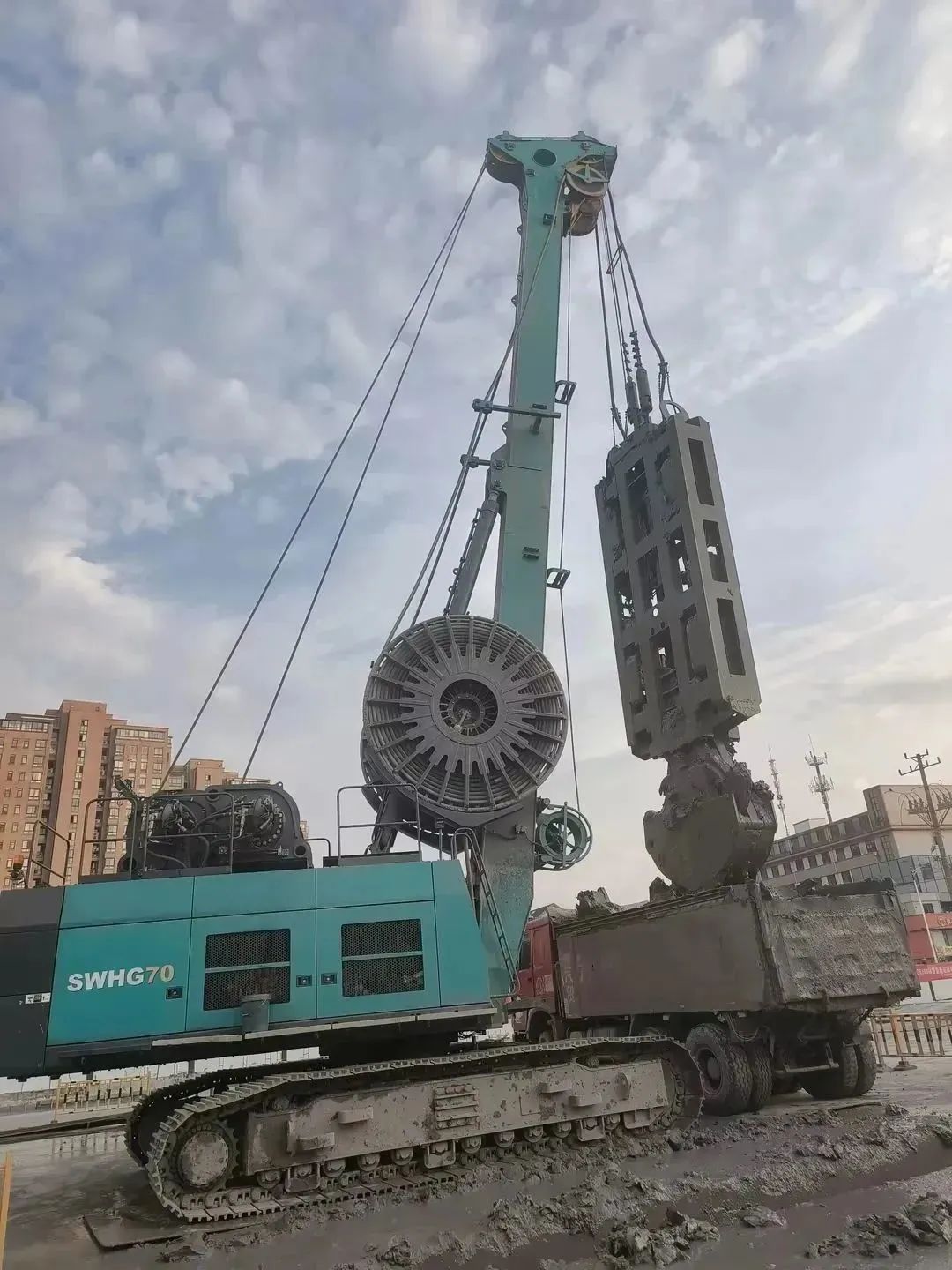 20230810175116_69911 助力国内国际沉大工程!Z6人生就是博智能液压抓斗实力“出圈”