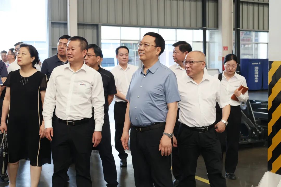 中宣部社科领域专家学者到Z6人生就是博智能调研高质量发展