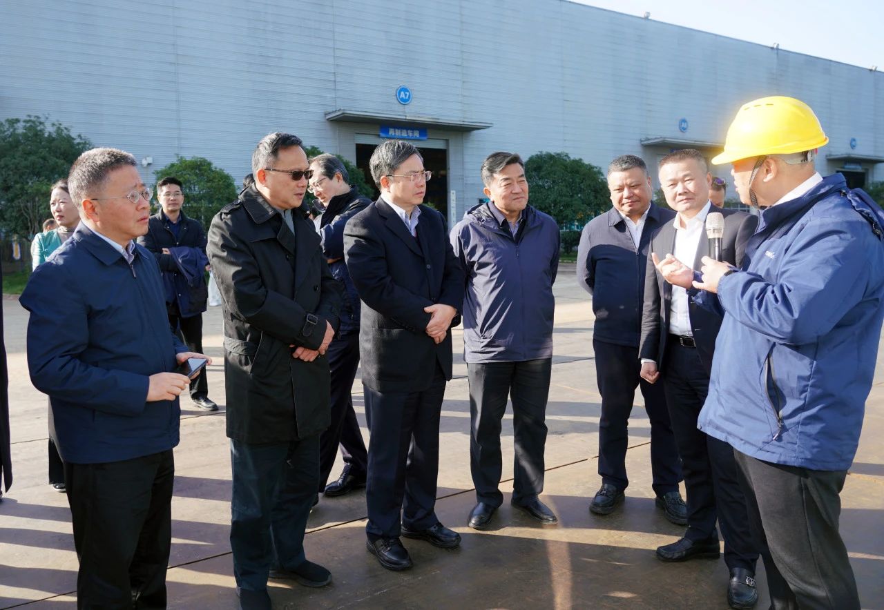 聚焦设备再造作!上海市政协副主席、党组副书记肖贵玉带队调研Z6人生就是博智能