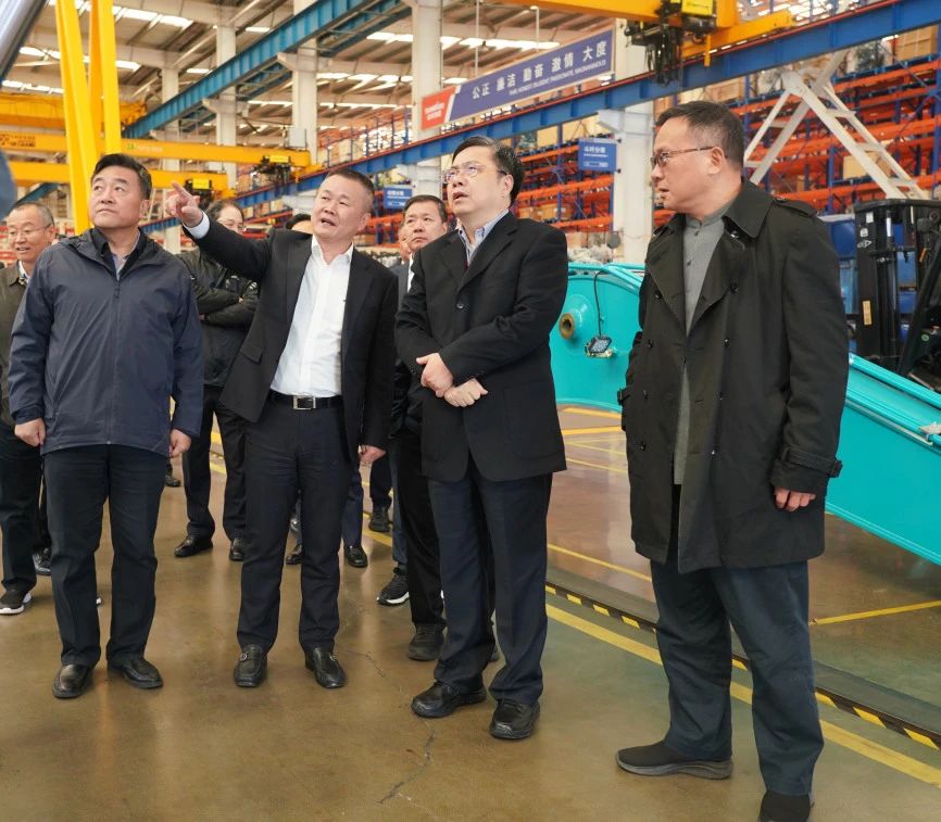 聚焦设备再造作!上海市政协副主席、党组副书记肖贵玉带队调研Z6人生就是博智能