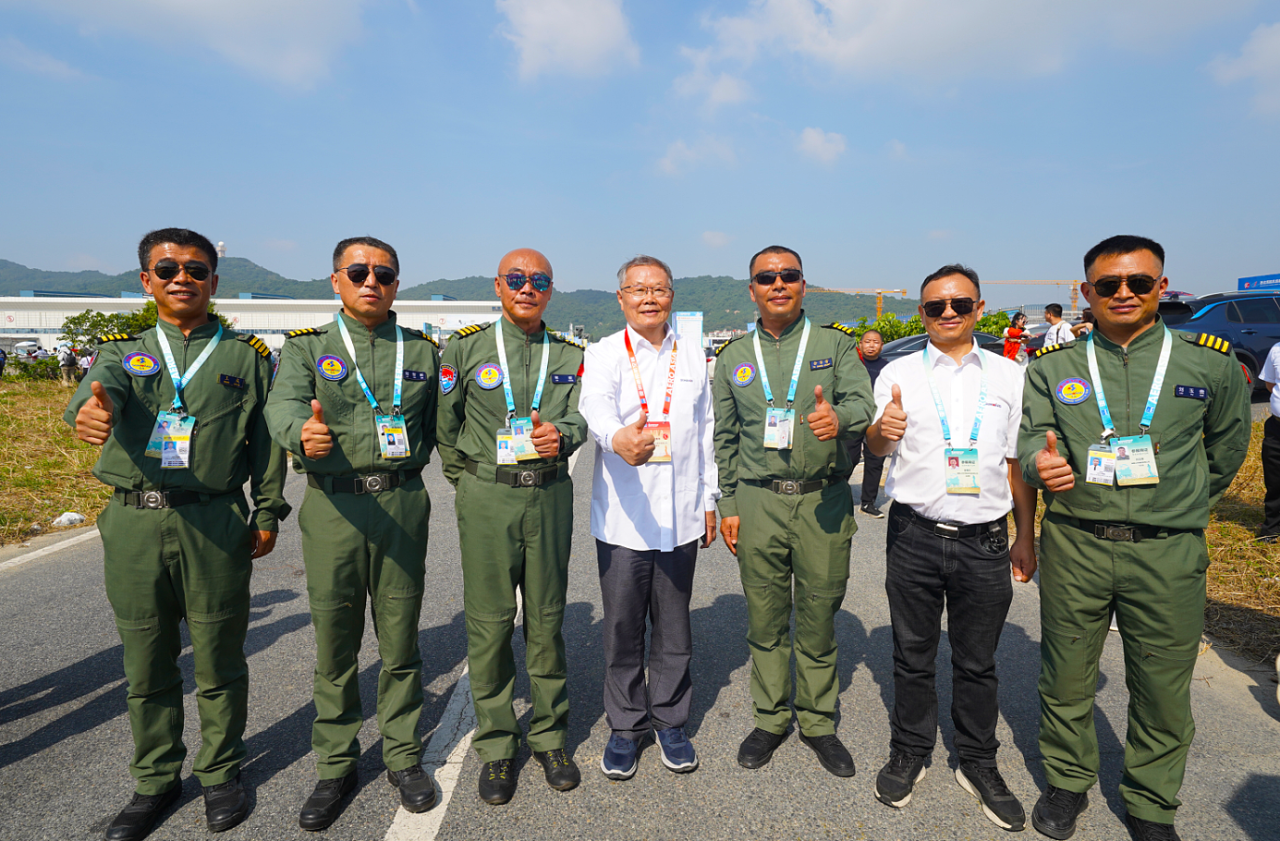 央媒聚焦！一路见证首届亚洲通用航空展上的Z6人生就是博风采